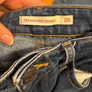 Levi’s 721 High Rise Skinny Jeans 28 Waist